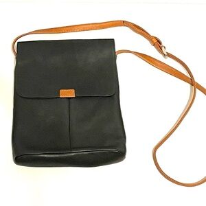 Le Donne Leather Spruce Run Crossbody Black Flap Closure Colombian Leather